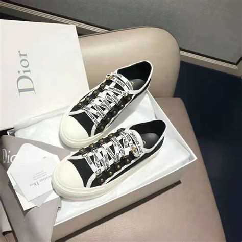 dior sneakers women 2021.